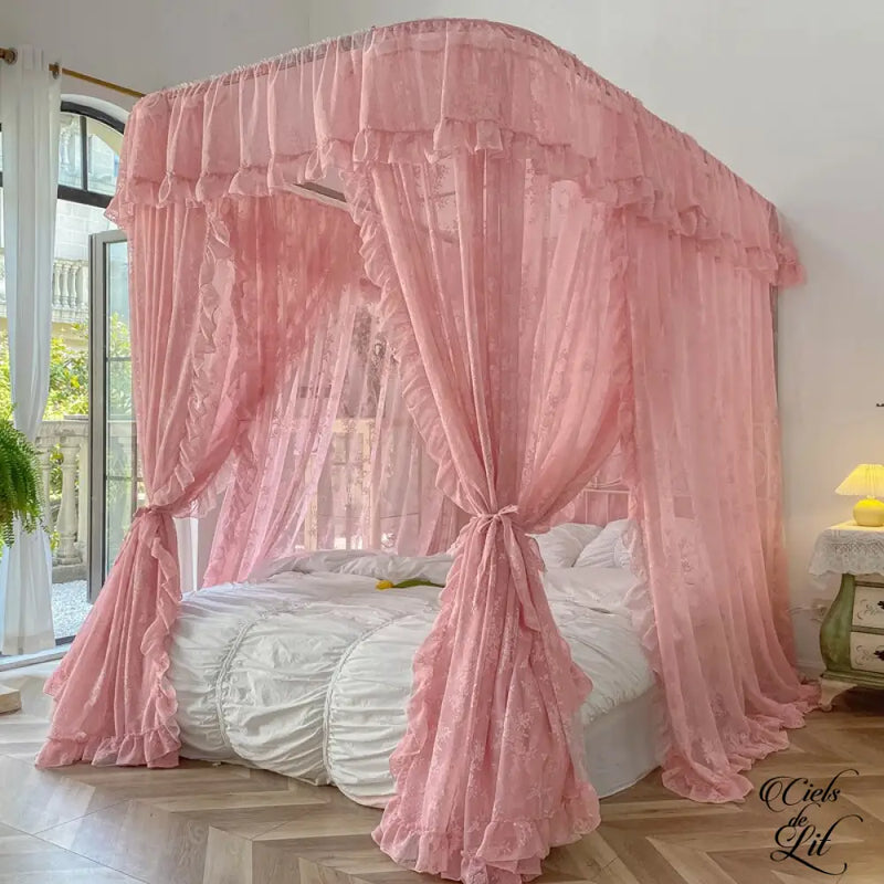 Ciel de lit adulte rose