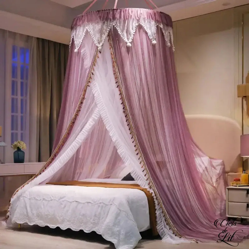 Ciel de lit avec rideau
