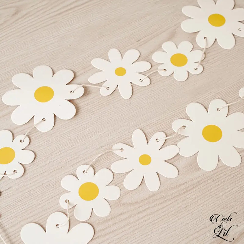 Guirlande fleurs papier pour ciel de lit